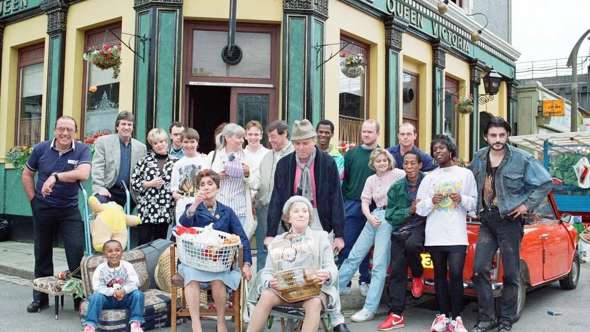 EastEnders star Mike Reid died penniless after son's murder-suicide