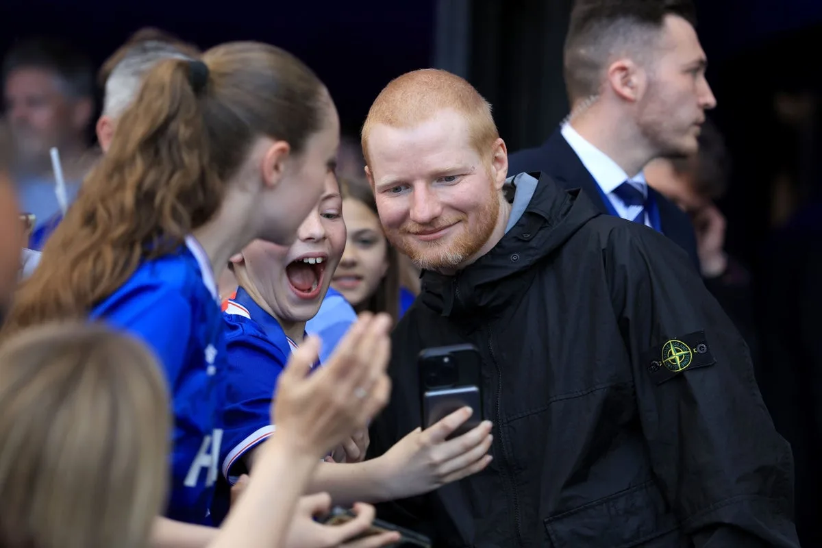 Ed Sheeran Sings to Mark Ipswich's Promotion