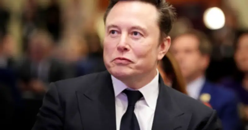 Elon Musk Becomes World's First Trillionaire as SpaceX Breaks Stock Market Record
