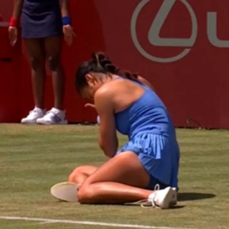 Emma Raducanu Forced Off Court After Fall at Queen's Club Semi-Final