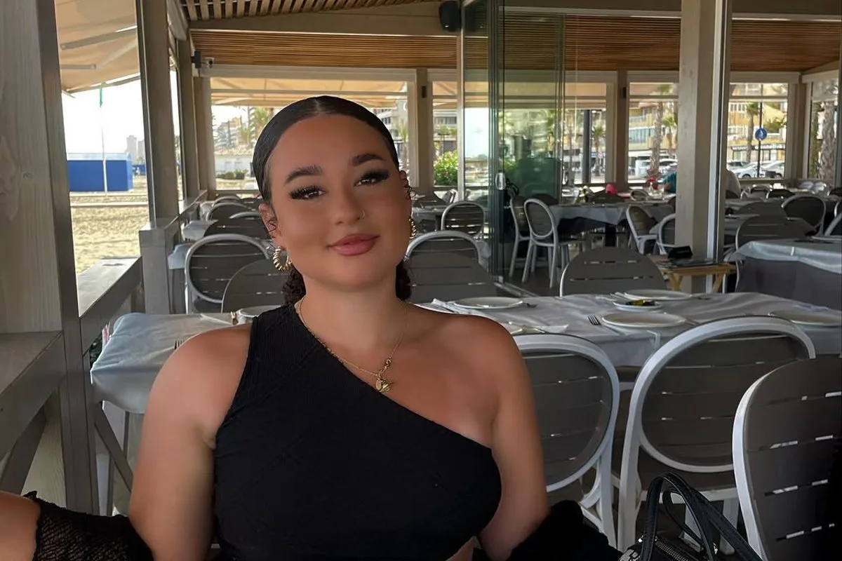 Endometriosis sufferer dismissed for decade as 'just bad periods'