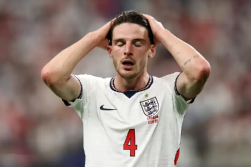 England Hit with Injury Worry as Declan Rice Limps Off in Croatia Win