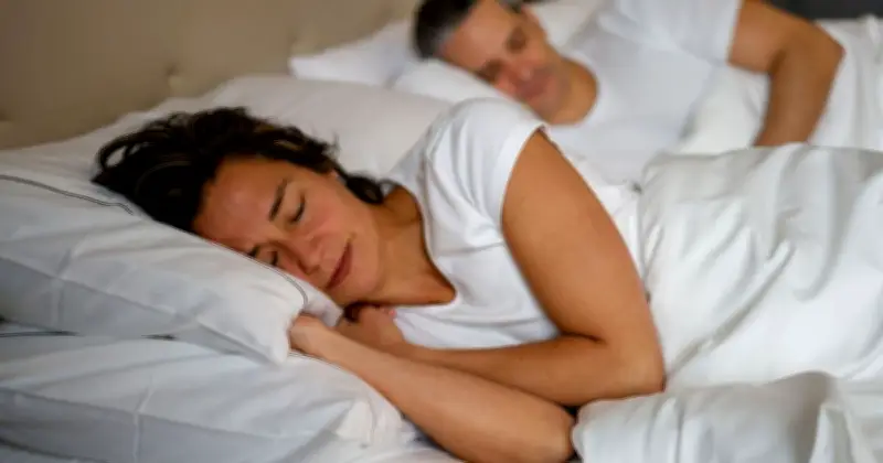 England Households Told to Sleep with Two Pillows as Pollen Soars