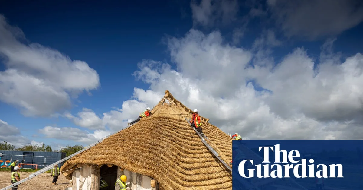 English Heritage Unveils Neolithic Hall Near Stonehenge