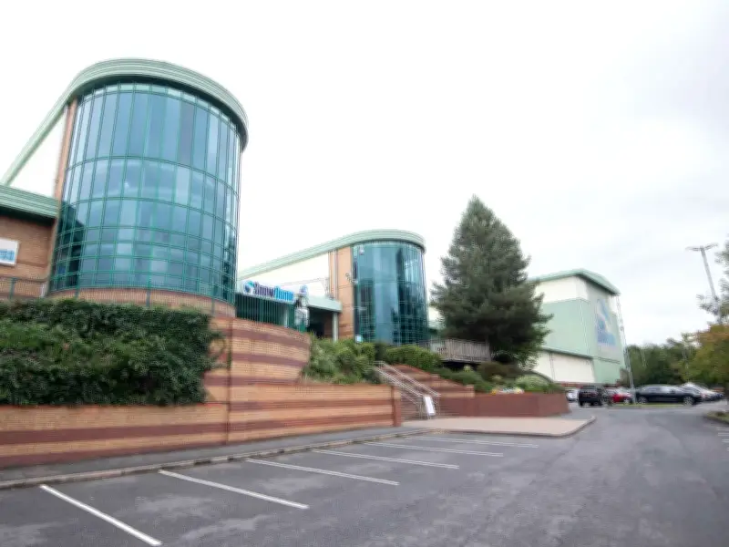 Escape UK Heatwave at Indoor Snow Centre 'Big Fridge' Attraction