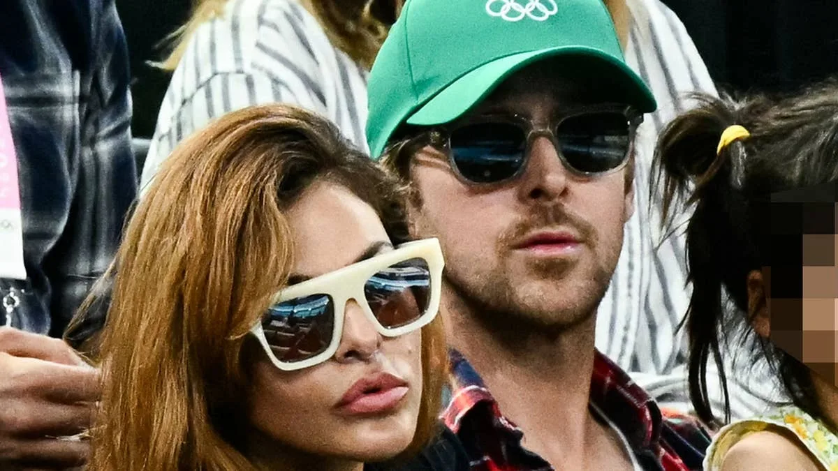 Eva Mendes Shares Sunny Christmas Selfie from California Home