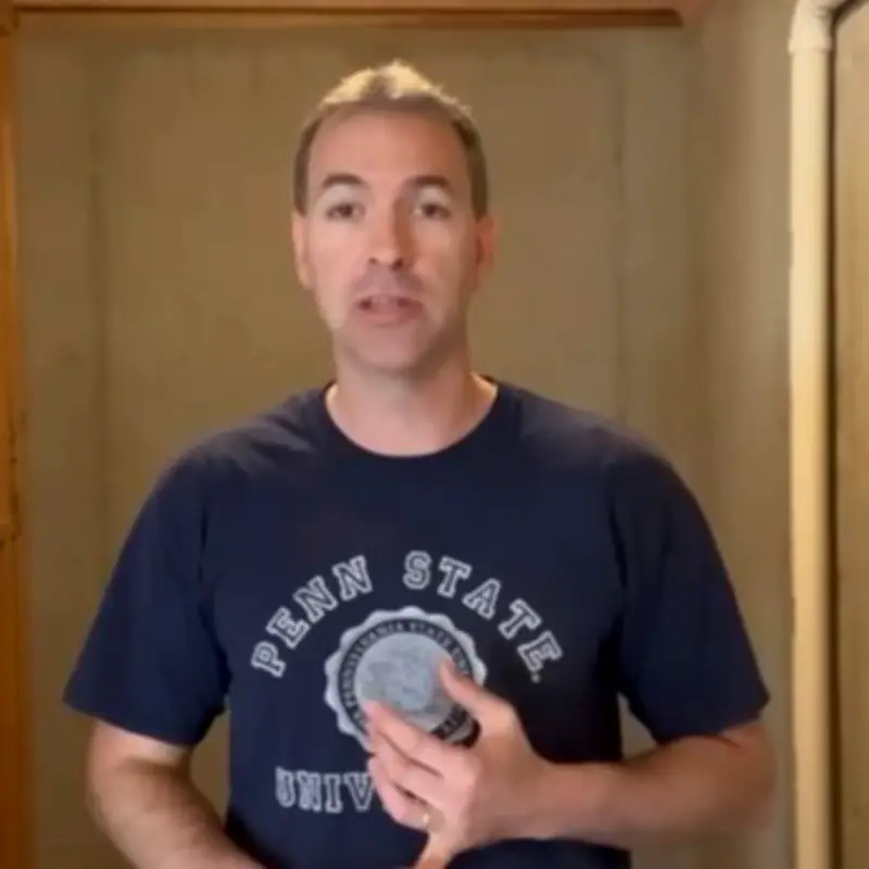 Ex-CIA Spy Warns Public WiFi Users: 'You're Out of Your Mind' Without VPN