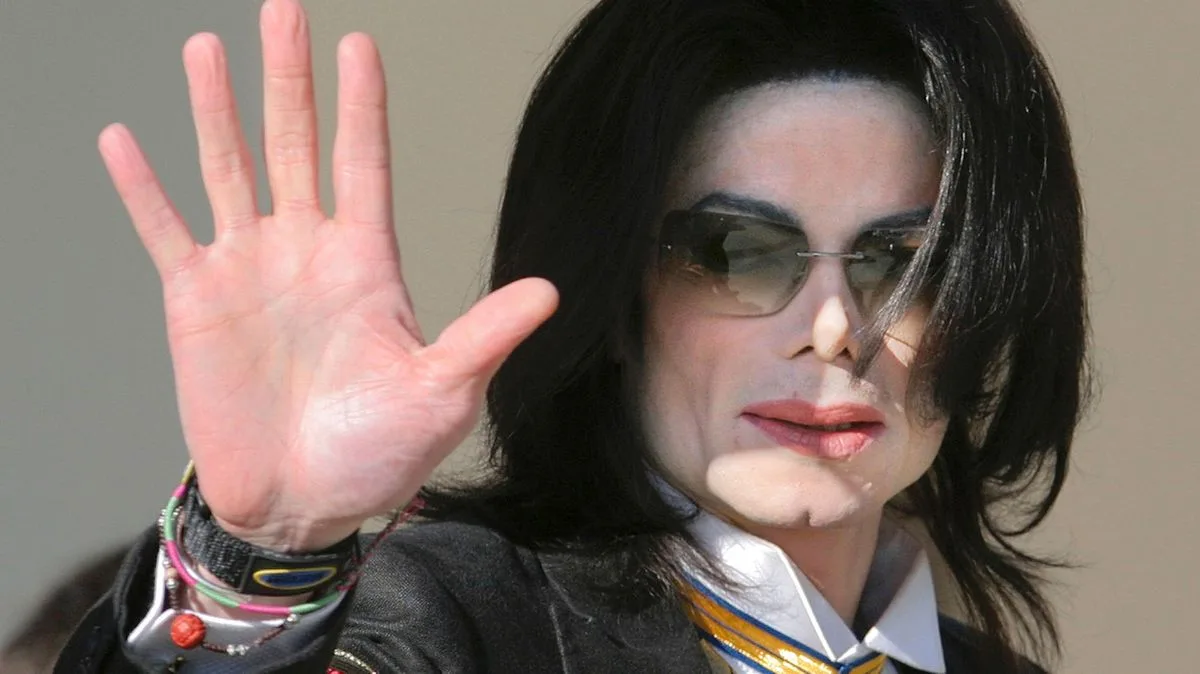 Former Detective Recalls 'Chaotic' Bedroom at Michael Jackson's Neverland Ranch