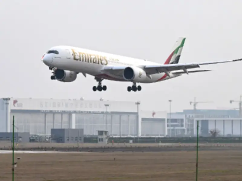 Expert Issues 'Stand By' Warning as Foreign Office Eases Gulf Travel Advice