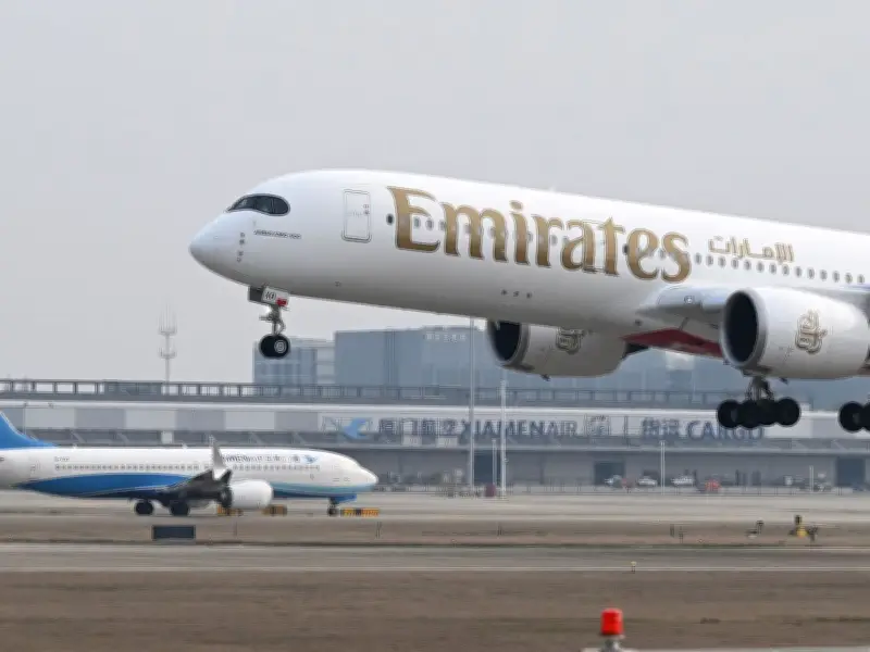 Expert Predicts Emirates, Etihad, Qatar Airways Push After FCDO Travel Update