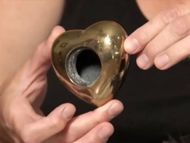 Family Horrified as Amazon Urn Contains Stranger's Ashes