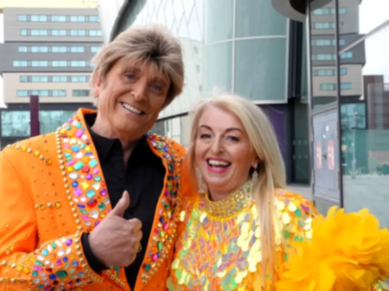 Fans Spend £2,500 on VIP Meet and Greet with Barry Manilow, Then Denied Entry Over Outfit