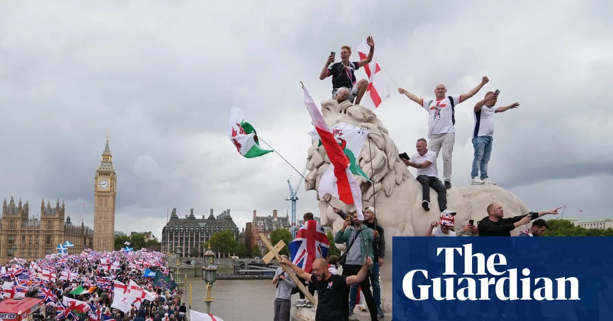 Over 110,000 Join Far-Right Rally in Westminster, Clashes Leave 26 Police Injured