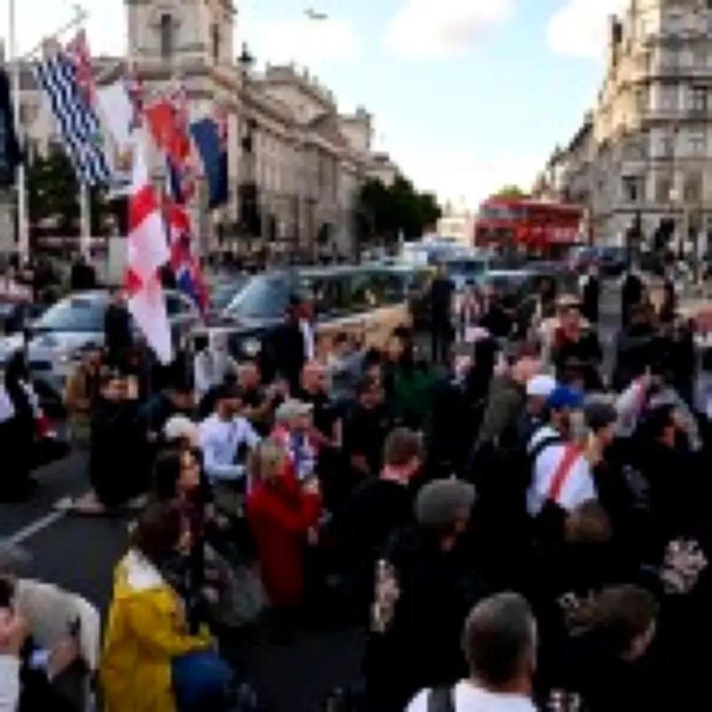 Far-right protesters in Parliament Square berate woman for not taking knee