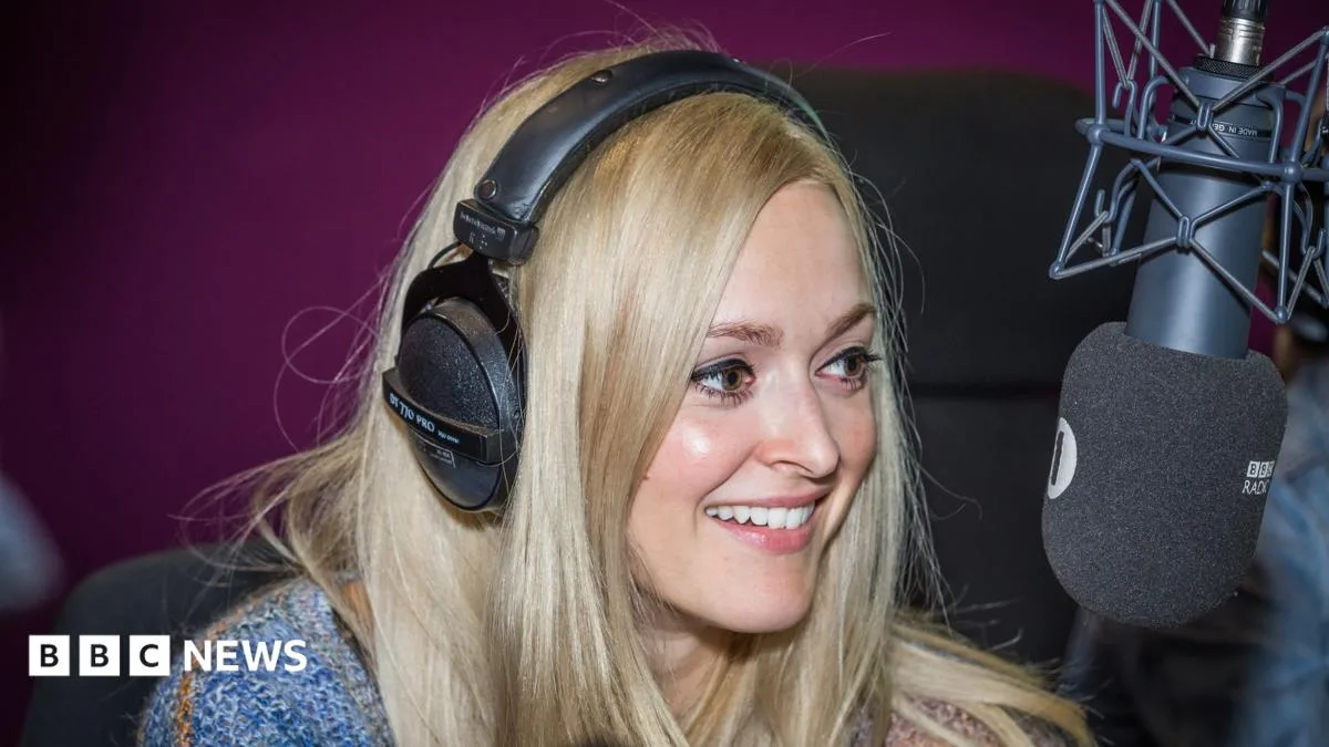 Fearne Cotton Departs Radio 1 and Announces Second Pregnancy