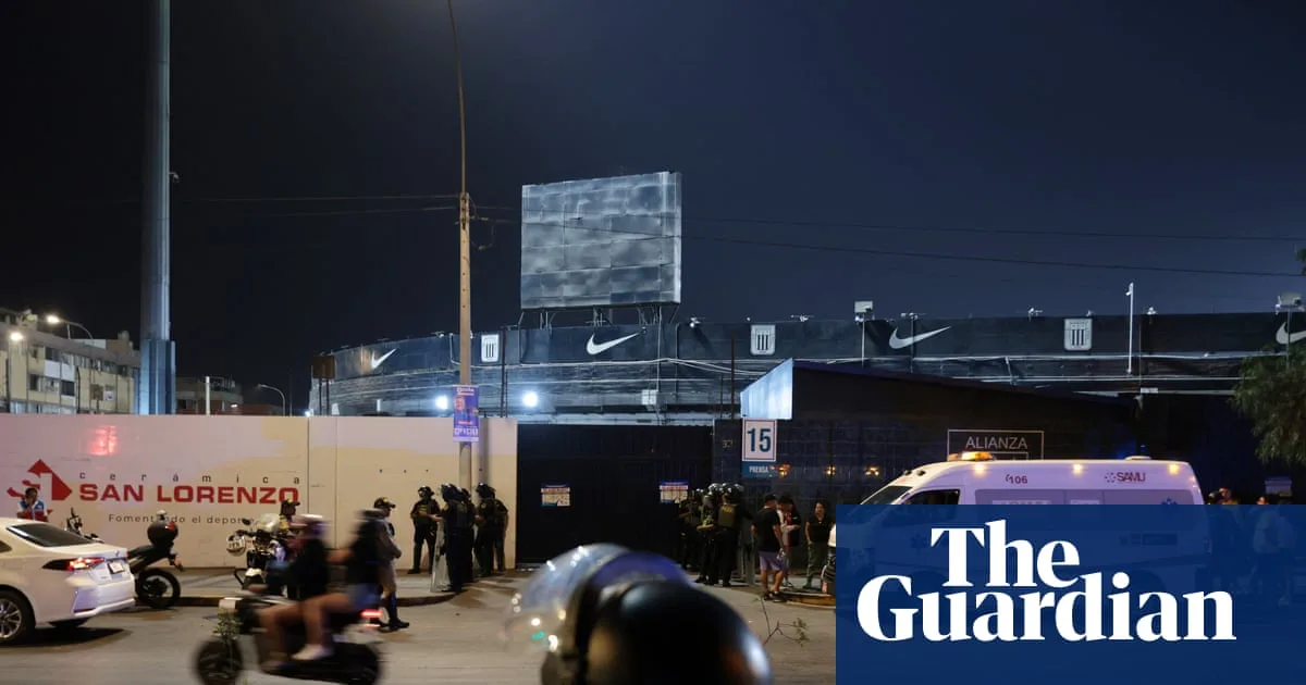 One Dead and Dozens Injured in Pre-Match Incident at Lima Stadium