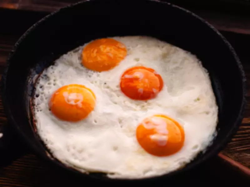 Fried Eggs Get Crispier with Feta Cheese: Simple Breakfast Hack