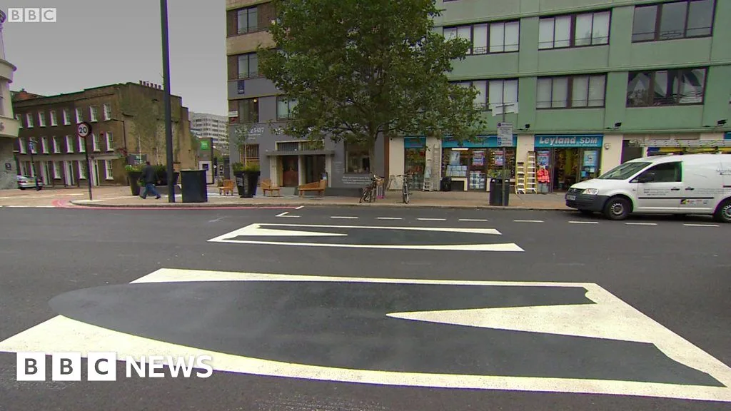 Optical Illusion Speed Bumps Painted on London Road to Curb Speeding