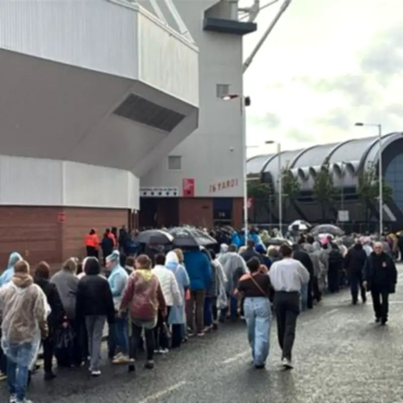 Furious Take That Fans Quit Sunderland Gig Due to Massive Queues