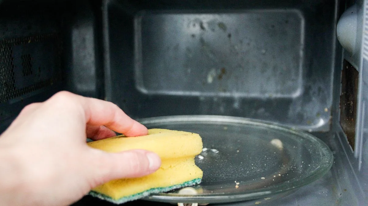 Two-Minute Microwave Cleaning Hack Using Lemon and Water