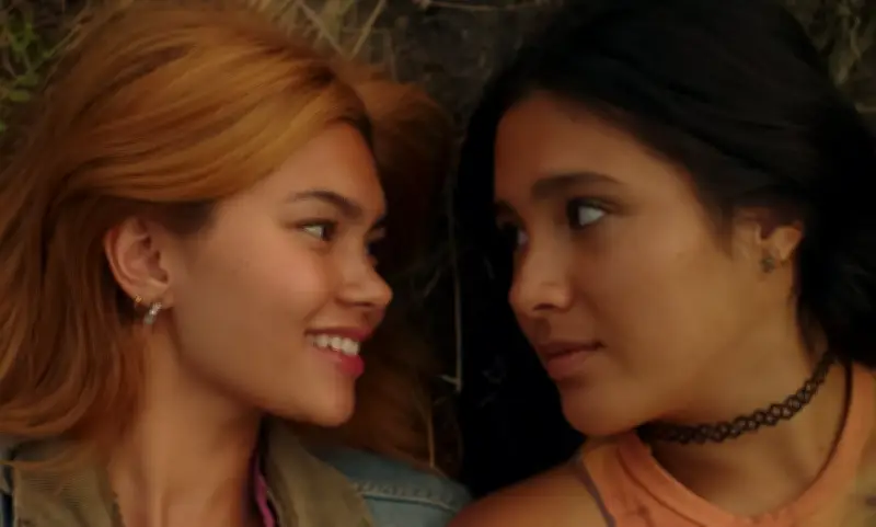Girls Like Girls Review: Sapphic Teen Romance a Predictable Yawn-a-Thon