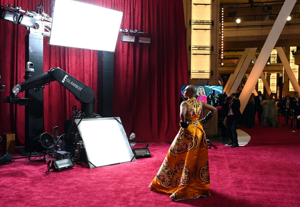 E! Glambot Director Axed From Grammys After Email Controversy