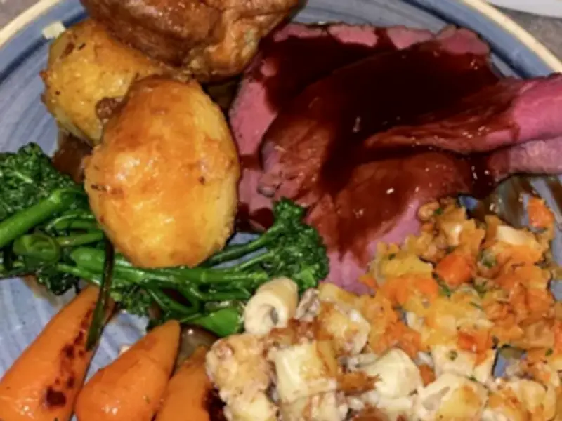 Glasgow's Loveable Rogue Named Top 50 UK Sunday Roast: Review
