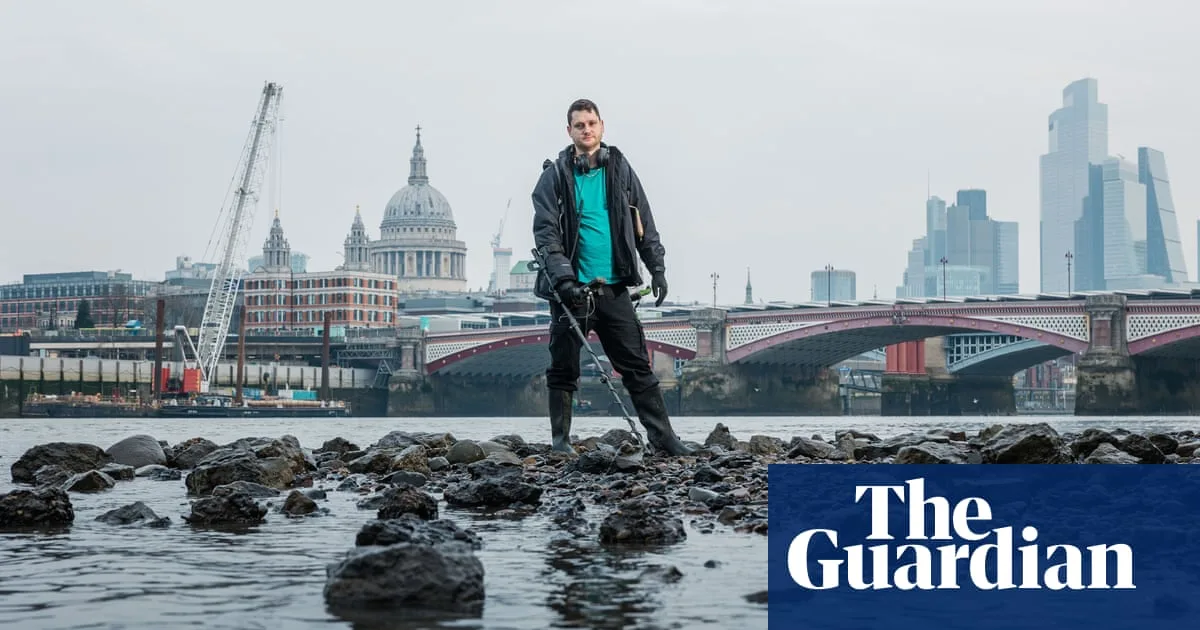 Lost Jewellery Hunters: The Volunteers Reuniting Precious Belongings
