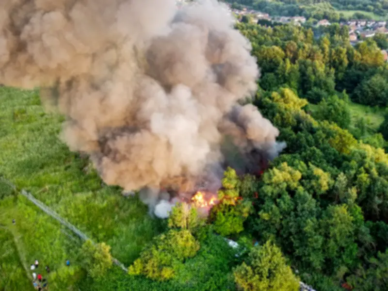 Glodwick Lows Fire: Residents Urged to Avoid Area After Huge Blaze