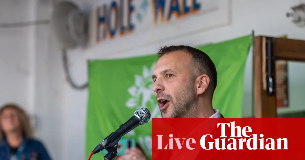 Green Leader Criticised Over Police Injury Comments