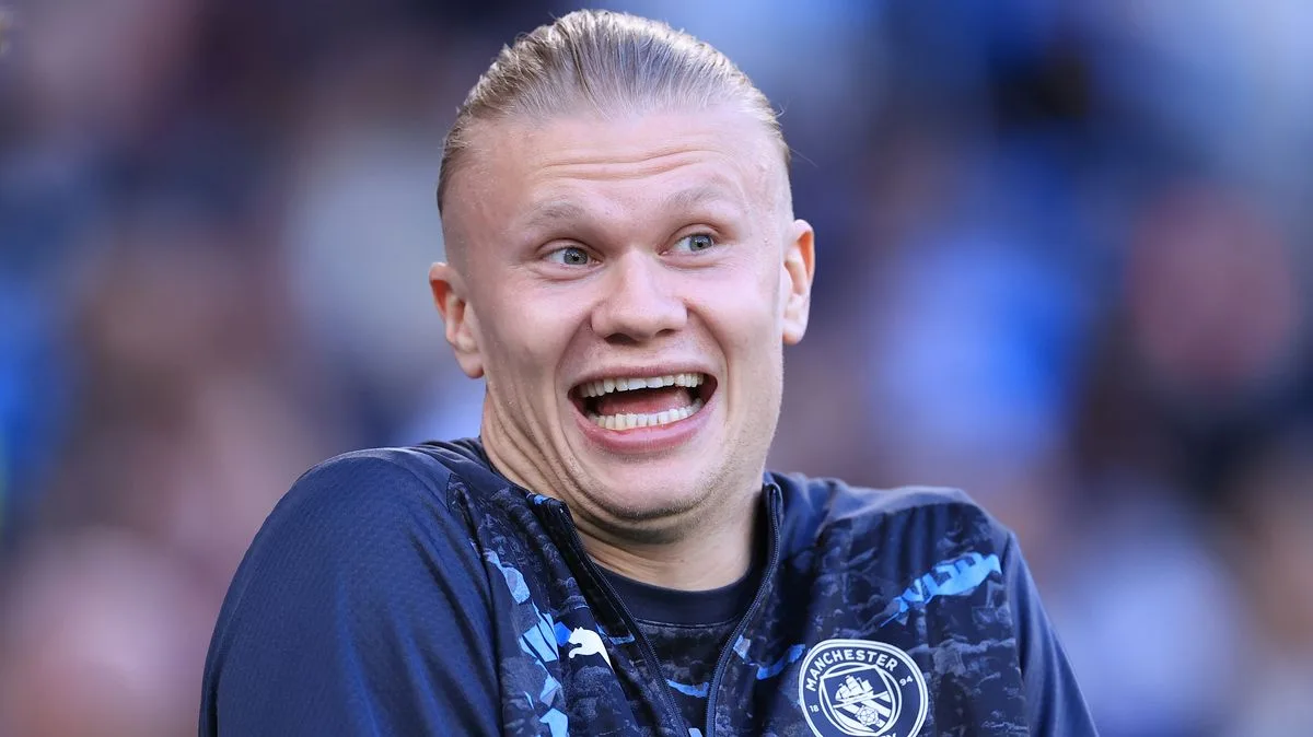 Haaland Reveals Girlfriend's 'Sick of Football' Remark as They Watch Man United Match