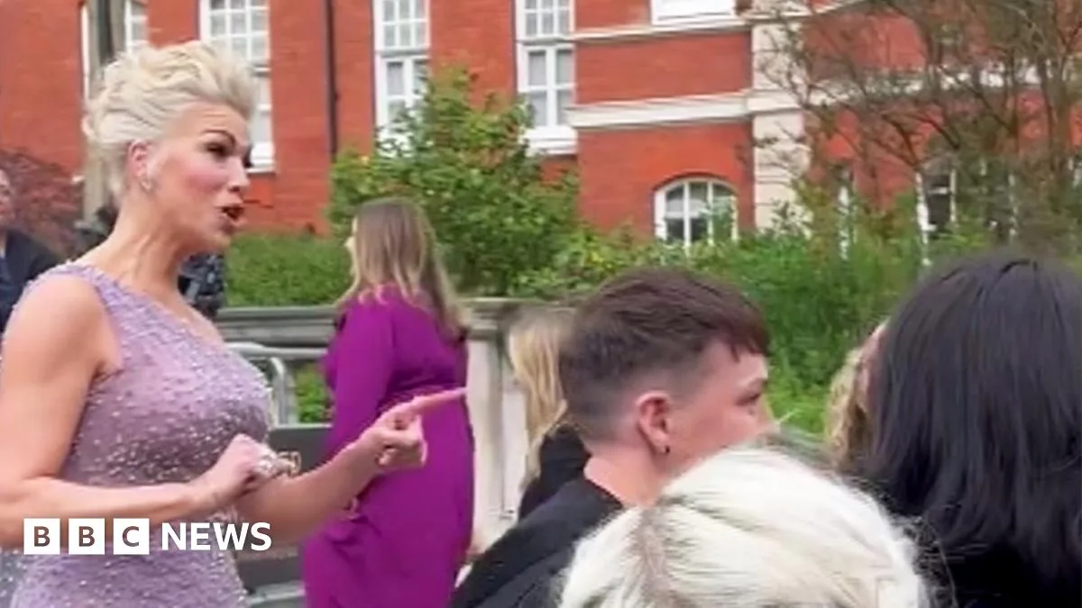 Hannah Waddingham Calls Out Photographer Over 'Show Leg' Request at Oliviers
