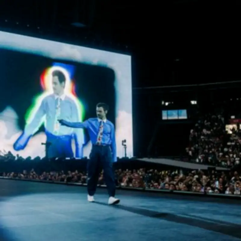 Harry Styles Halts Wembley Show to Help Distressed Fan Find Sister