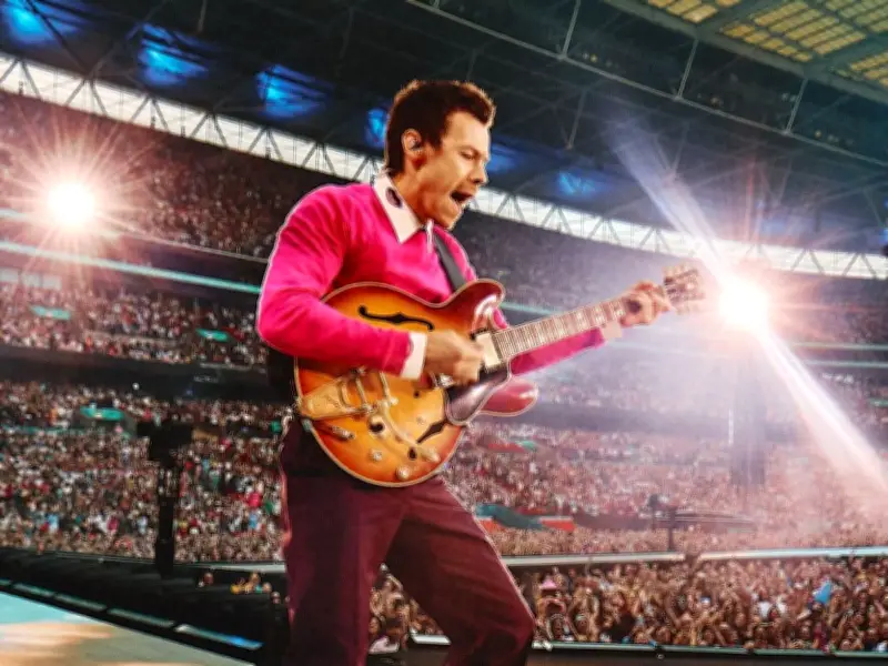 Harry Styles' Microphone Mishap Proves He Sings Live at Wembley