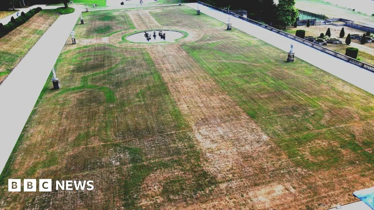 Heatwave Reveals 17th Century Garden Design at Chatsworth House