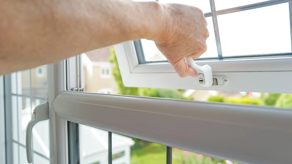 Heatwave Windows: Experts Advise Keeping Them Closed During Day