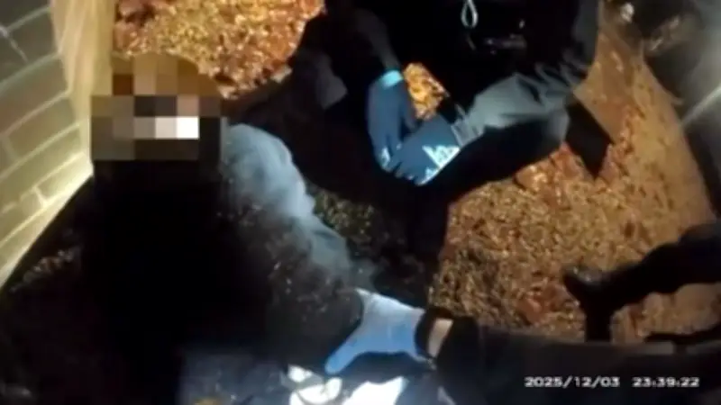 Henry Nowak Stab Wound Found 8 Minutes After Arrest, New Evidence Shows