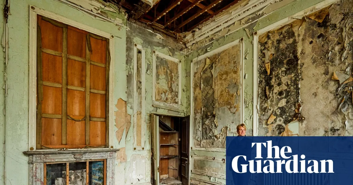 Hollywood Filmmaker Locked Out Of Ancestral Estate In Court Battle