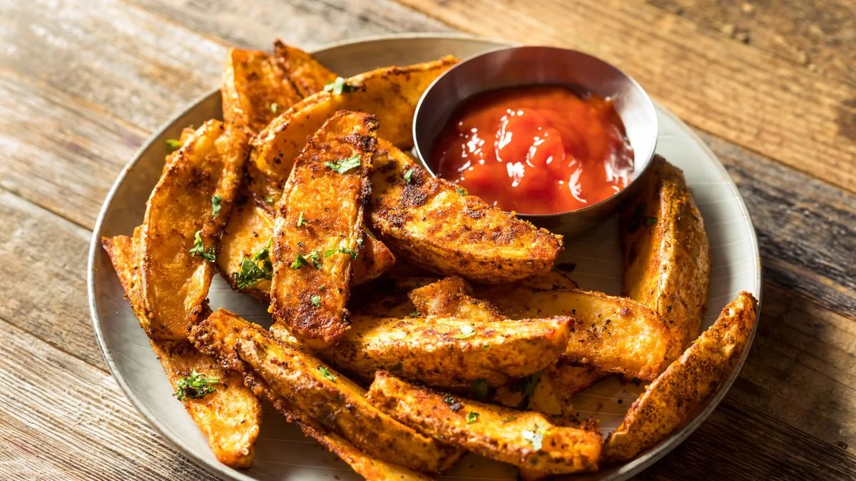 Homemade potato wedges recipe: Crispier than McCain's with just three ingredients