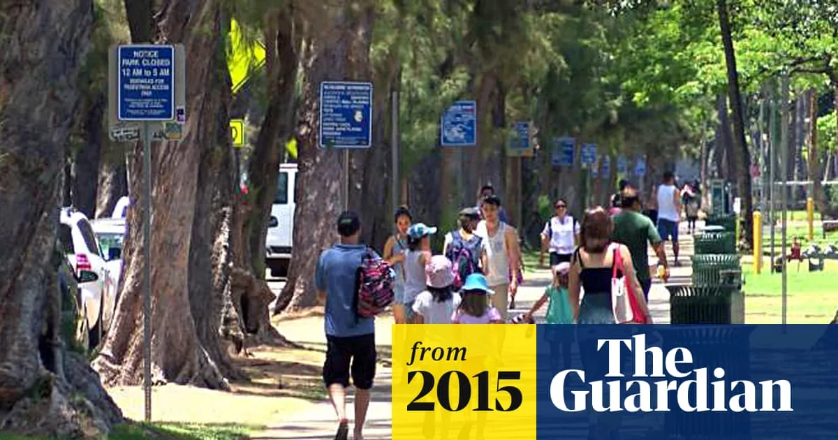 Honolulu Expands Ban on Sitting on Waikiki Sidewalks