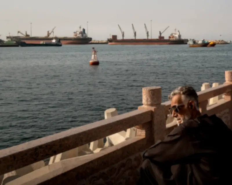 Hormuz Strait Blocked by 80 Mines, Clearing to Take Time, Tanker Group Says