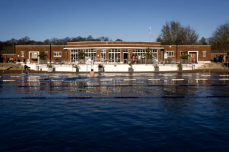 Hospitalisation After Glass Bottle Attack at Hampstead Heath Lido