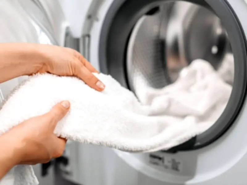 Housekeeper's £1 Tip for Soft Towels Using White Vinegar