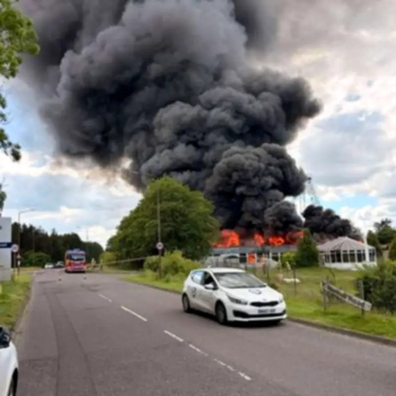 Huge Fire Rips Through Livingston Industrial Estate as Fire Crews Rush to Scene