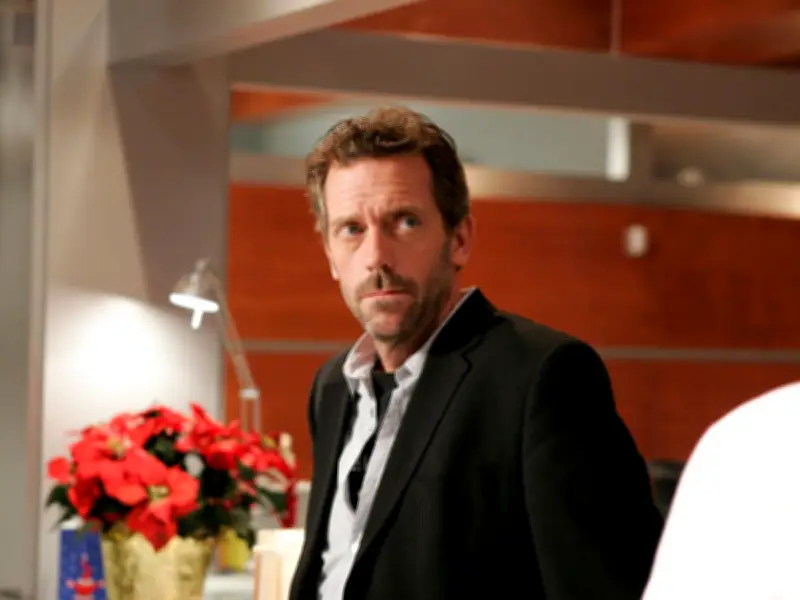 Hugh Laurie Roasts Critic of 'House' in Viral Exchange