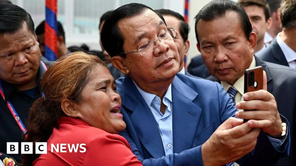 Hun Sen Threatens Facebook Ban in Cambodia After Quitting Platform
