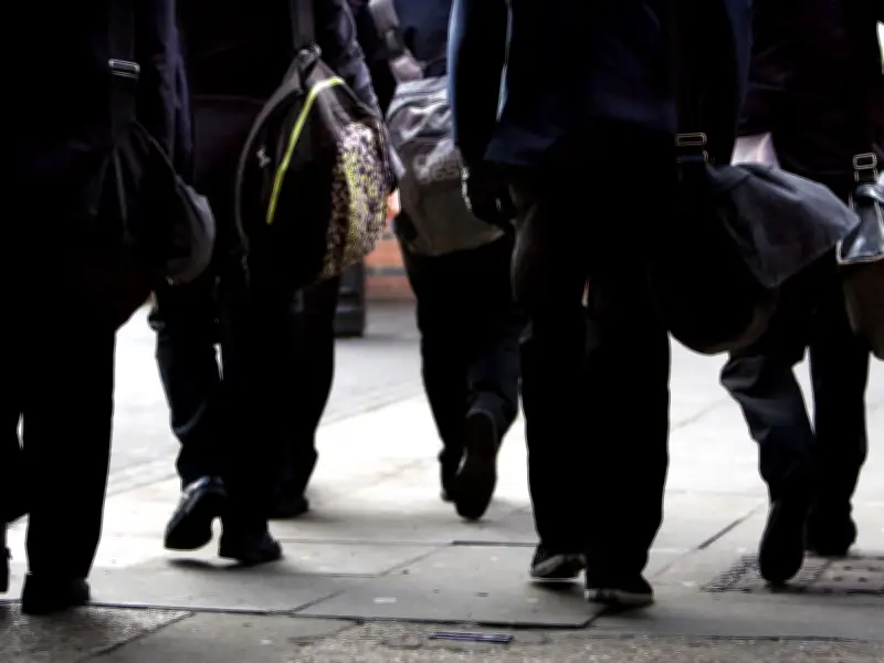 Hundreds of UK Schools Close as Extreme Heat Nears 40°C