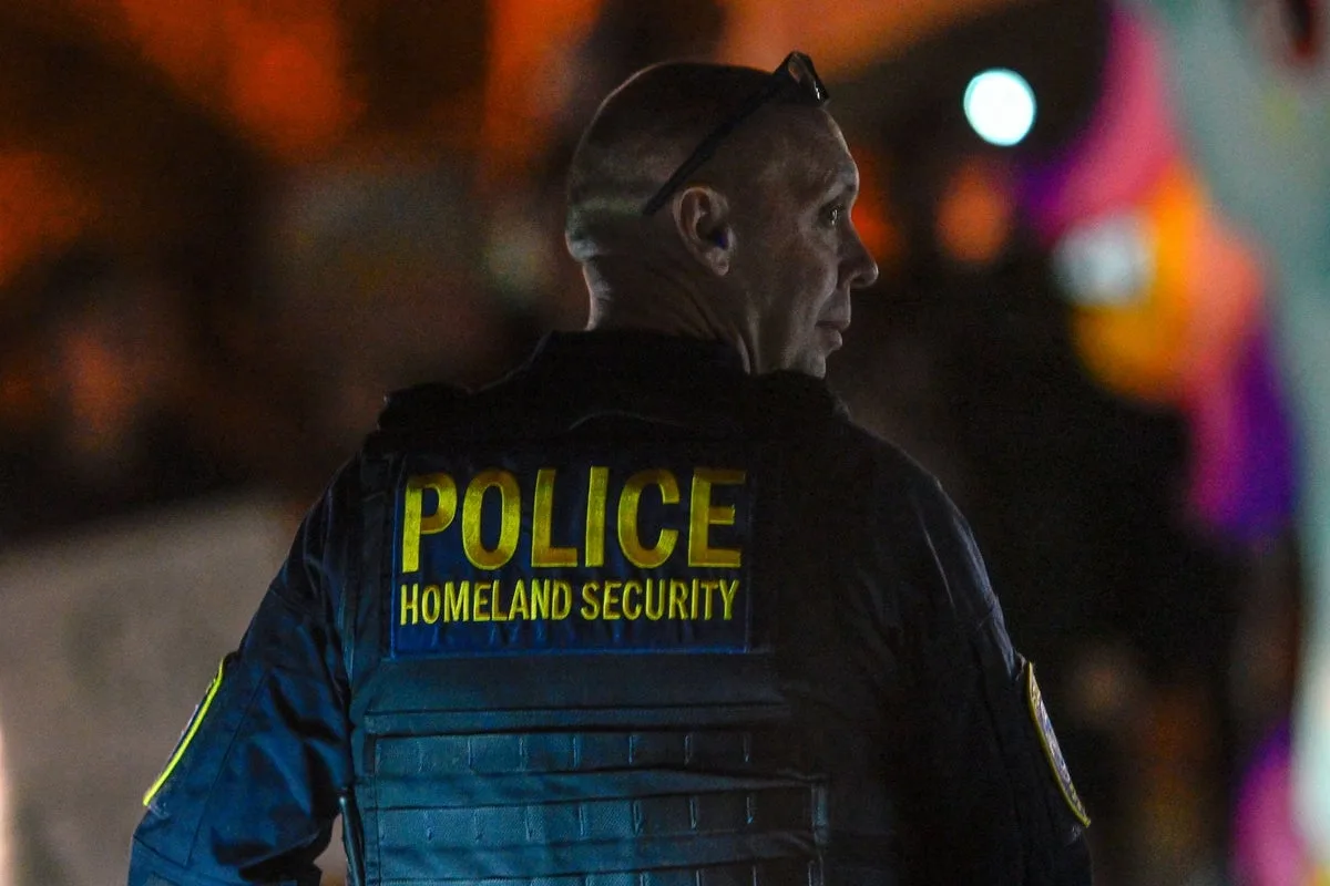ICE Hiring Rush Accepts Agents Who ‘Barely Read or Write’