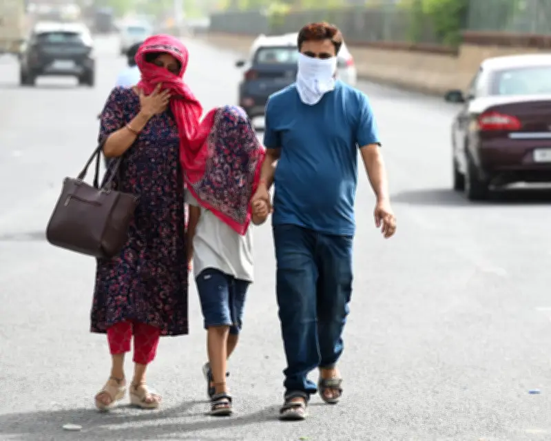 India's Heatwaves Shut Schools, Pushing Women Out of Workforce