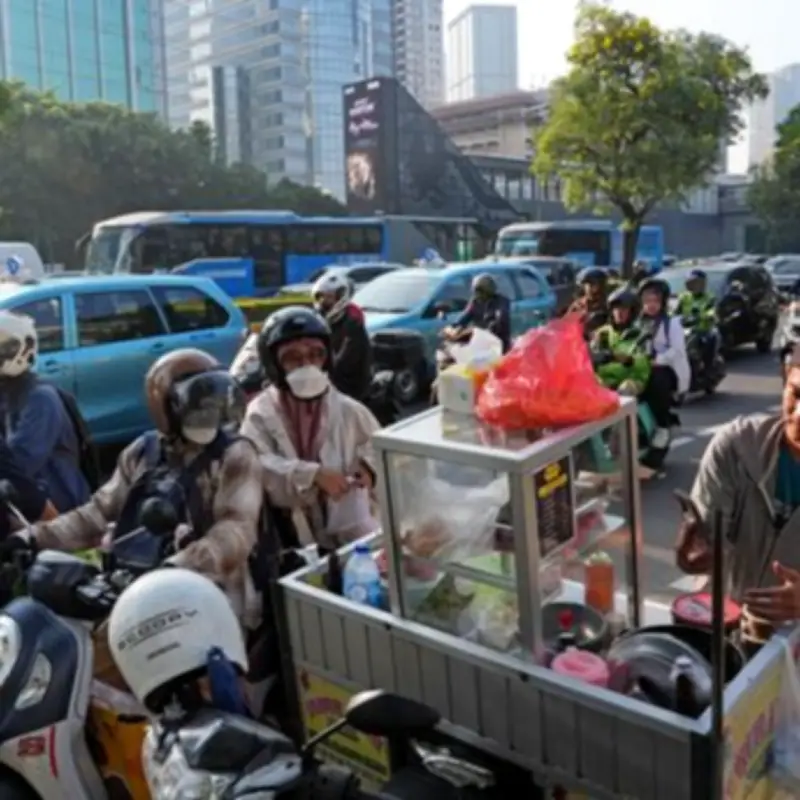 Indonesia on Verge of Collapse as Rupiah Plummets, Bread Costs Thousands